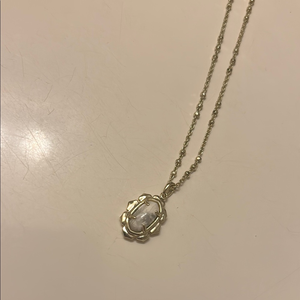 Kendra Scott Elegant Gold Pendant Necklace